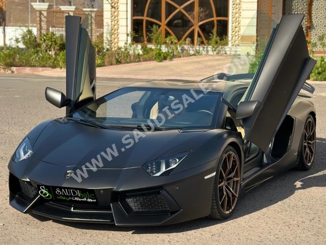 2015 لمبرجيني افنتادور