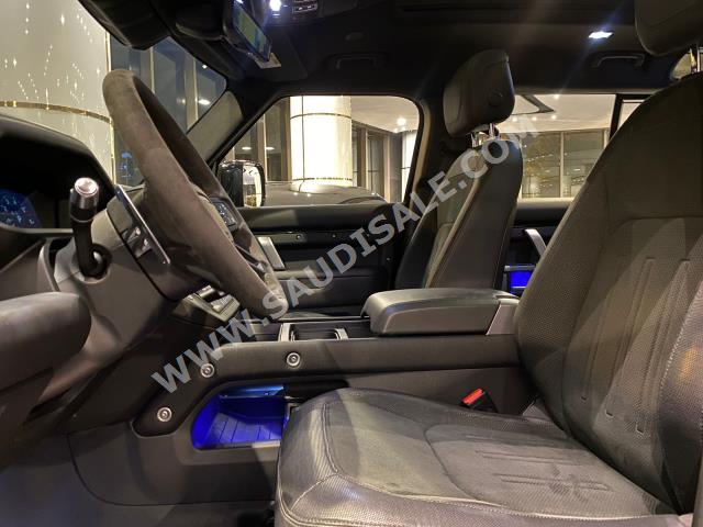 2022 لاند روفر ديفيندر