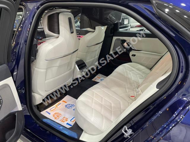 2023 بي ام دبليو الفئة السابعة 735 إل أي