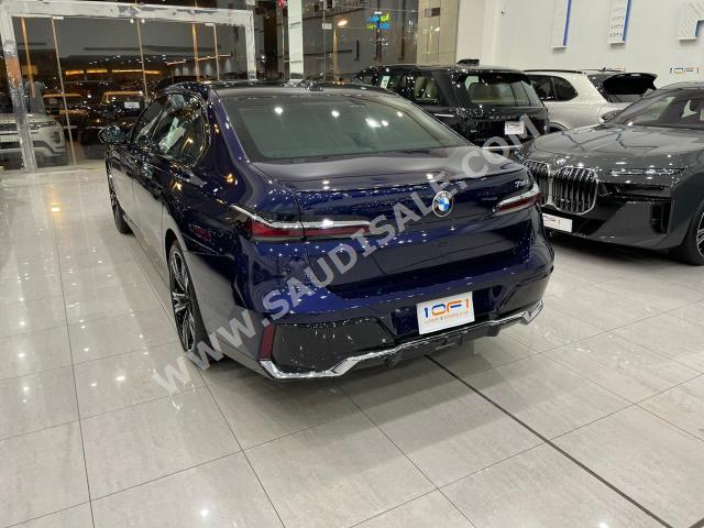 2023 بي ام دبليو الفئة السابعة 735 إل أي