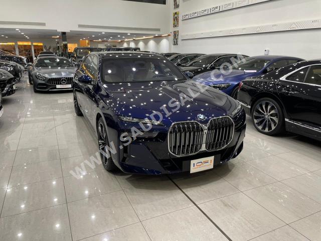 2023 بي ام دبليو الفئة السابعة 735 إل أي