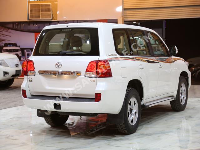 2015 تويوتا لاند كروزر جي اكس