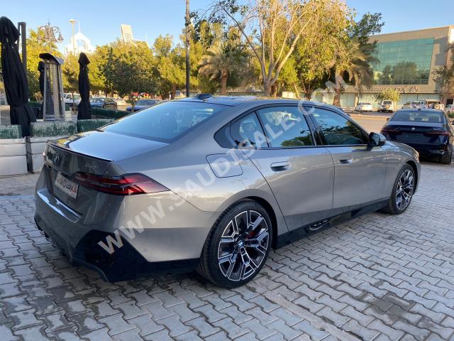 2024 بي ام دبليو الفئة الخامسة 520 أي