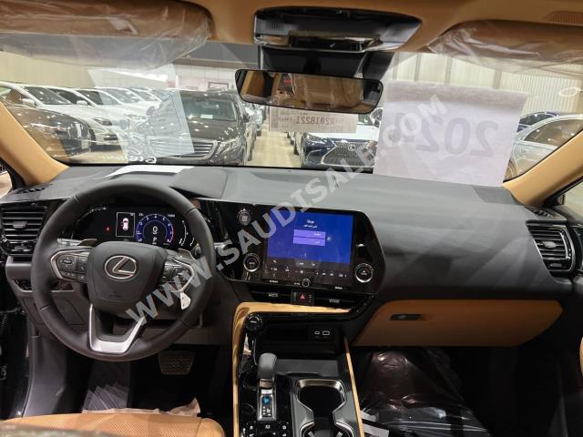 2024 لكزس إن إكس 350