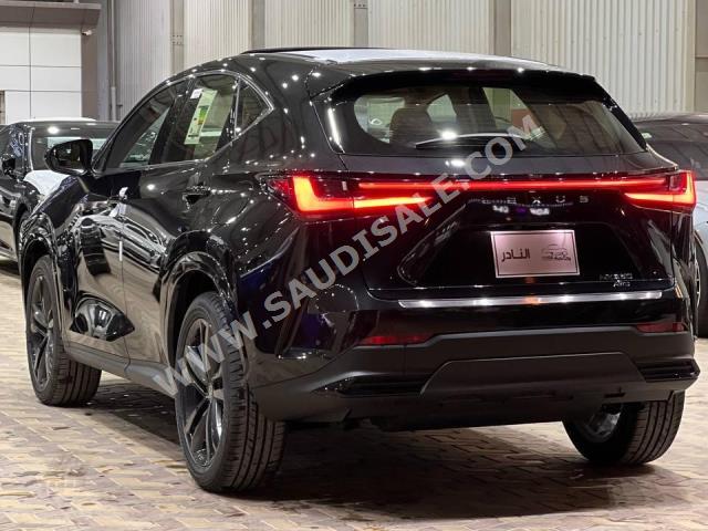 2024 لكزس إن إكس 350