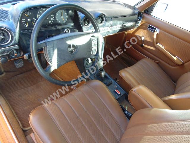 1977 مرسيدس - بنز سي 230