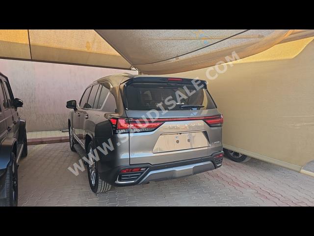 2023 لكزس إل إكس 600 في أي بي