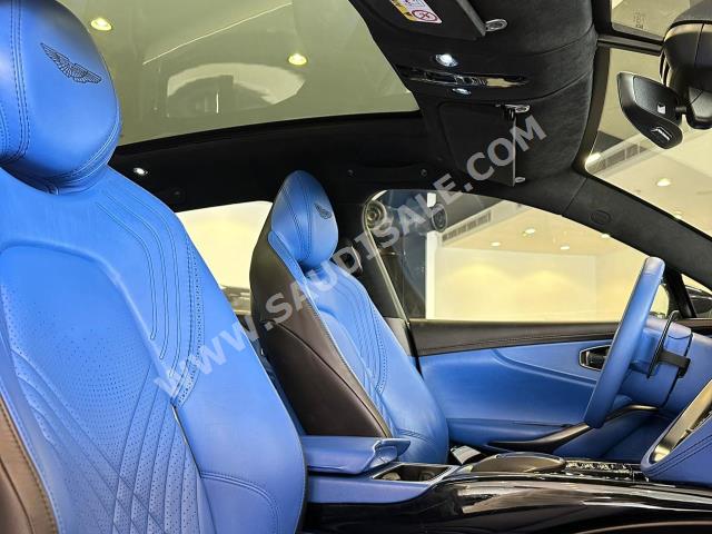 2021 استون مارتن دي بي اكس