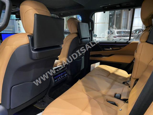 2023 لكزس إل إكس 600