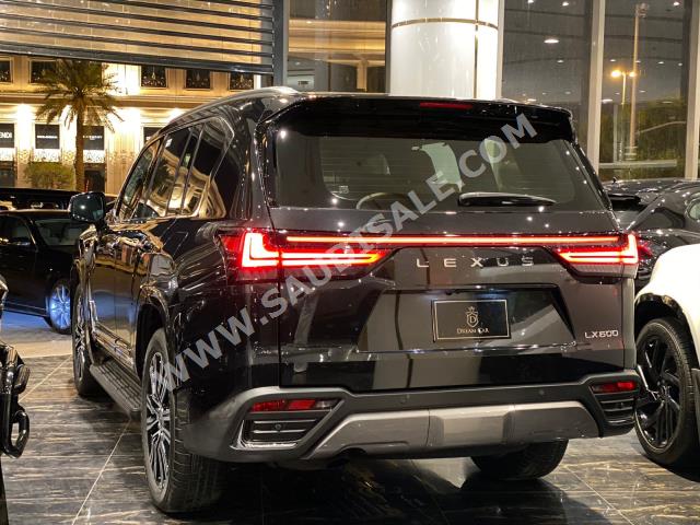 2023 لكزس إل إكس 600