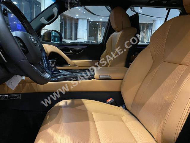 2023 لكزس إل إكس 600