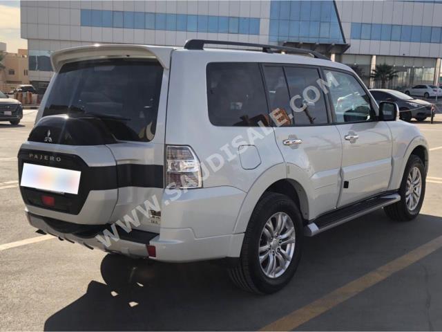 2016 متسوبيشي باجيرو