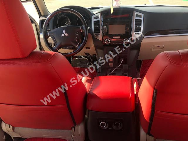 2016 متسوبيشي باجيرو