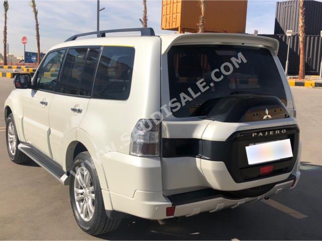 2016 متسوبيشي باجيرو