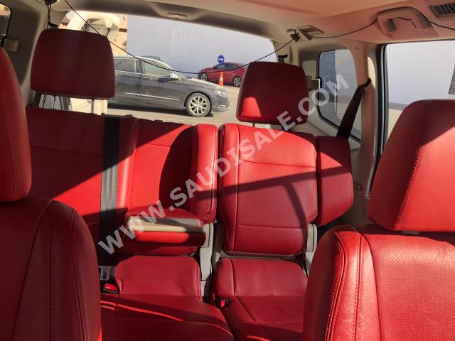 2016 متسوبيشي باجيرو