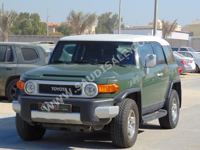 2010 تويوتا اف جي كروزر 1