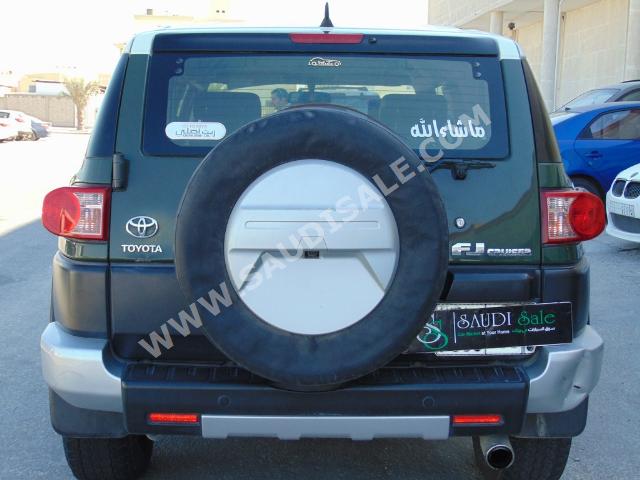 2010 تويوتا اف جي كروزر 1