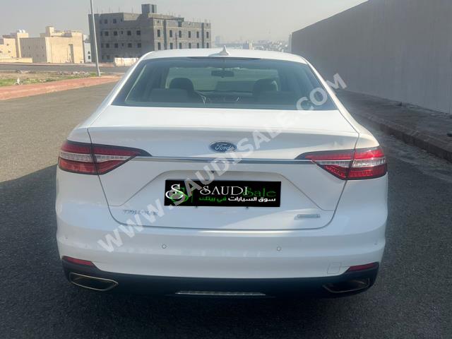 2021 فورد توروس