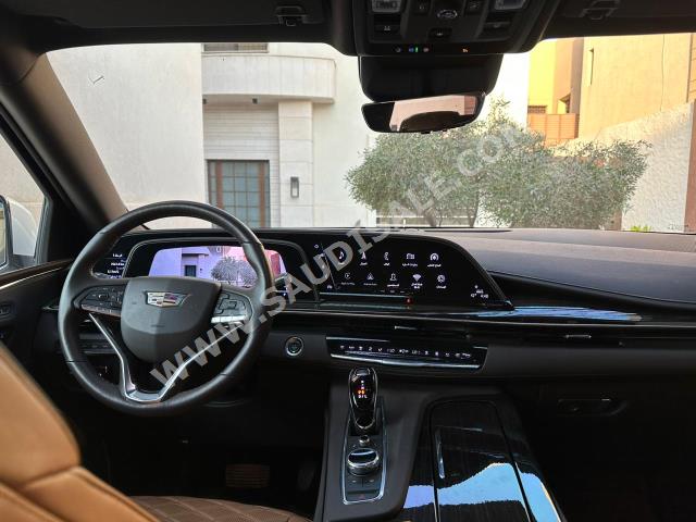 2021 كاديلاك اسكاليد سبورت