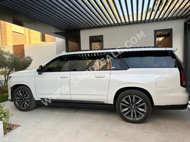 2021 كاديلاك اسكاليد سبورت