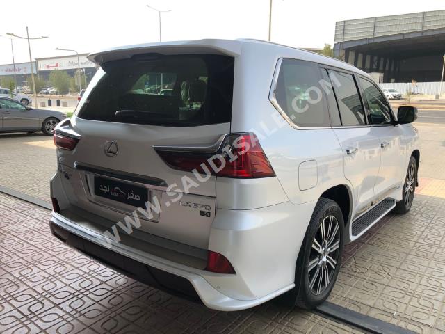 2021 لكزس إل إكس 570