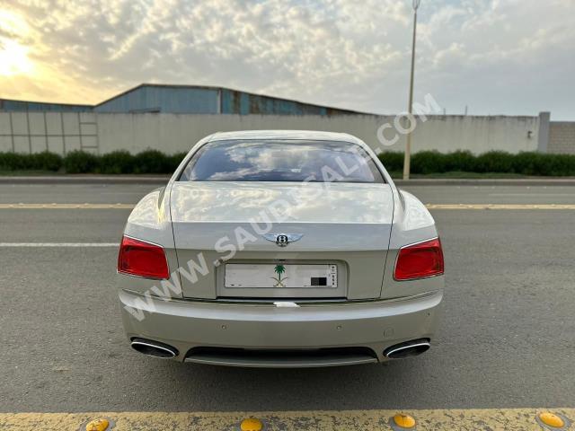 2014 بنتلي كونتيننتل فلاينج سبير