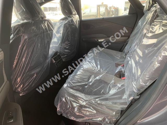 2023 لكزس أر إكس 350