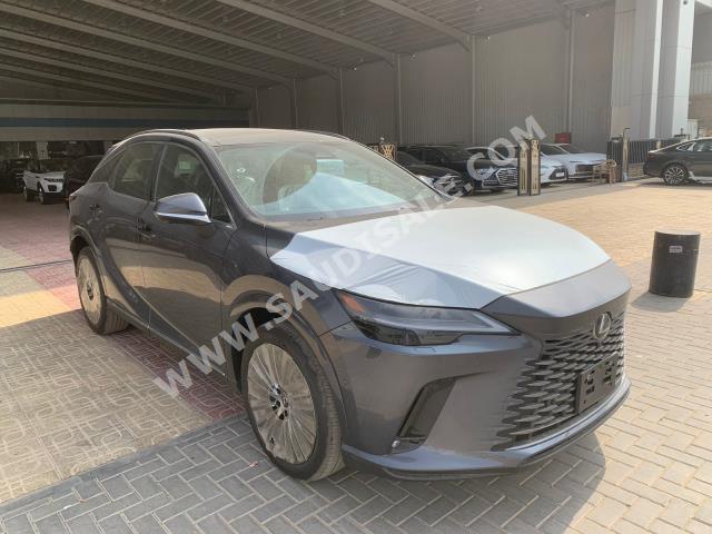 2023 لكزس أر إكس 350