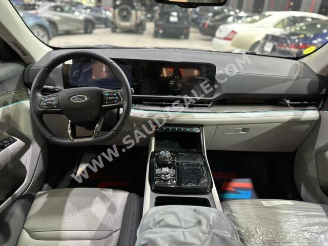 2024 فورد تيريتوري تيتانيوم بلس