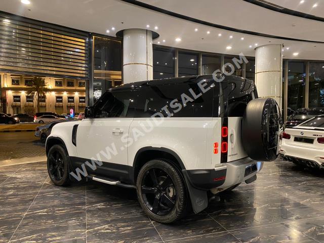 2023 لاند روفر ديفيندر اس اي