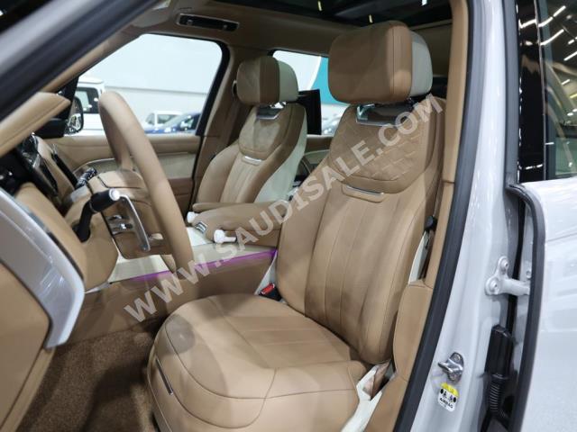 2023 لاند روفر رينج روفر اس في اوتوبيوغرافي