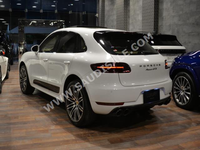 2017 بورش ماكان جي تي اس