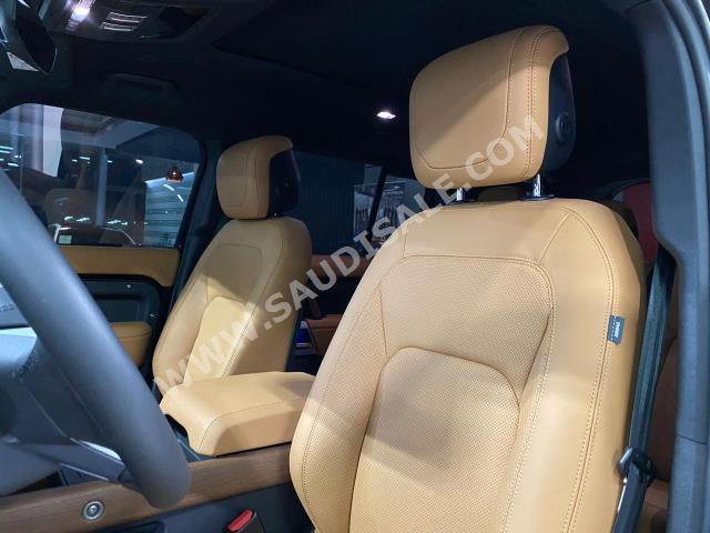 2023 لاند روفر ديفيندر