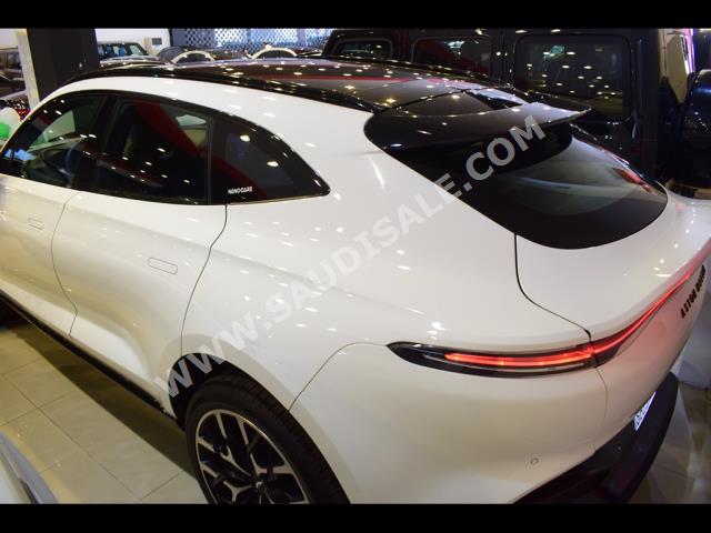 2021 استون مارتن دي بي  اس