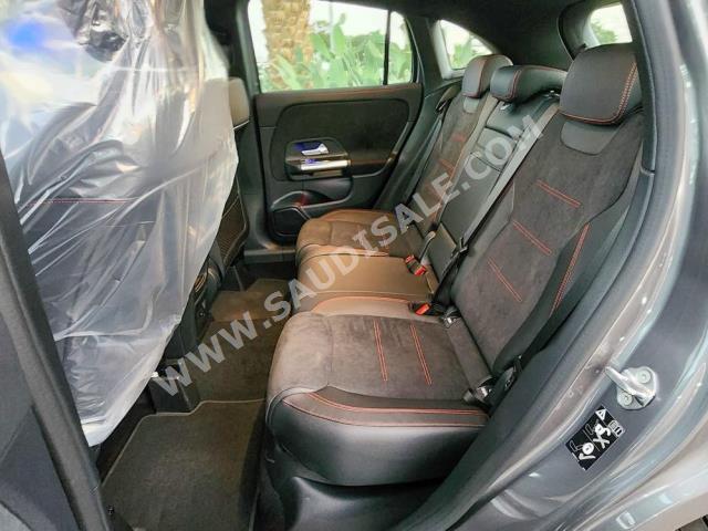 2022 مرسيدس - بنز جي إل أي 200