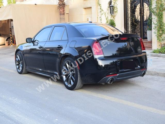 2016 Chrysler 300 SRT