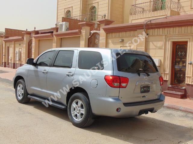 2013 تويوتا سكويا اس ار 5