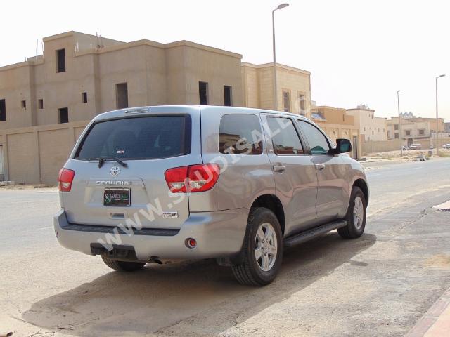 2013 تويوتا سكويا اس ار 5