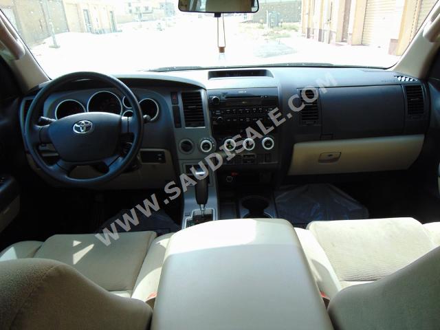 2013 تويوتا سكويا اس ار 5