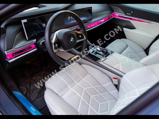 2023 بي ام دبليو الفئة السابعة 735 إل أي