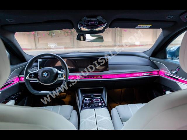 2023 بي ام دبليو الفئة السابعة 735 إل أي