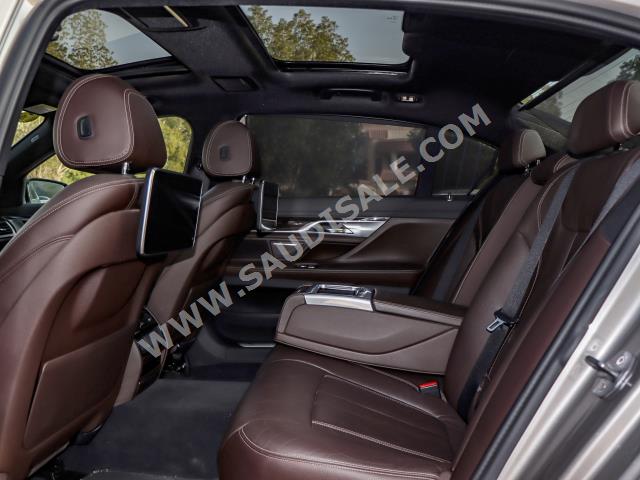 2016 بي ام دبليو الفئة السابعة 730 إل أي