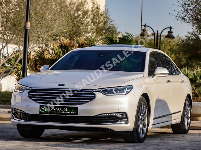 2022 فورد توروس تايتينيوم