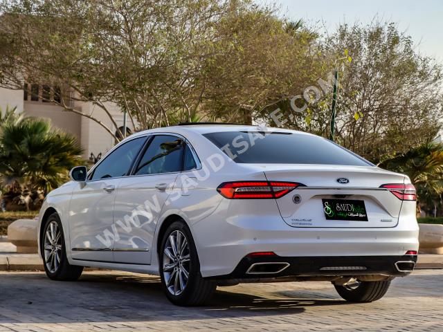 2022 فورد توروس تايتينيوم