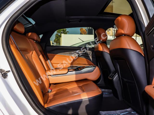 2022 فورد توروس تايتينيوم