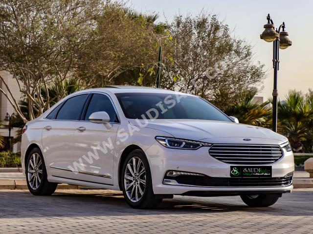 2022 فورد توروس تايتينيوم
