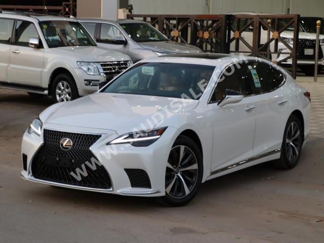 2022 لكزس إل إس 350