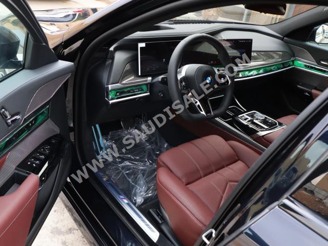 2023 بي ام دبليو الفئة السابعة 735 إل أي