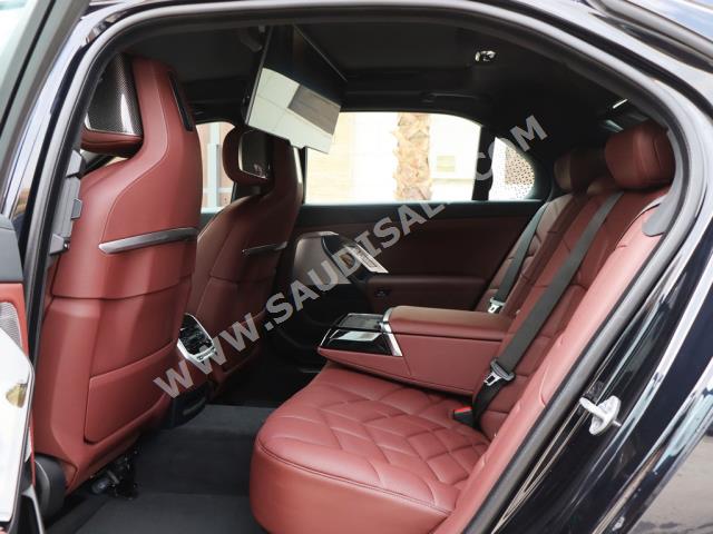 2023 بي ام دبليو الفئة السابعة 735 إل أي