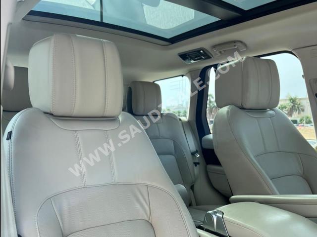 2018 لاند روفر رينج روفر فوج اس اي